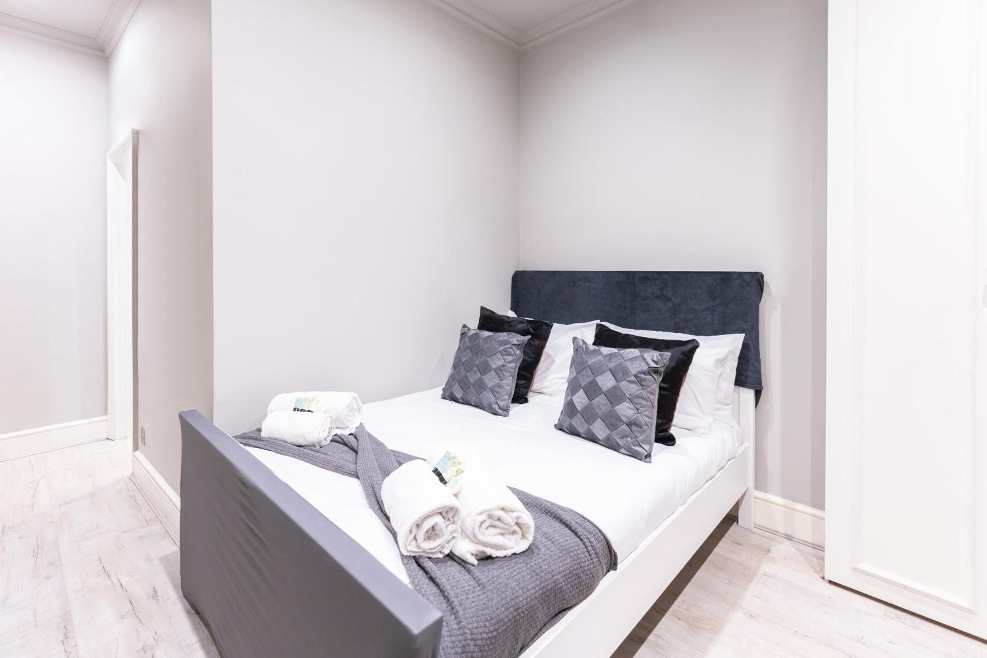 Luxury 3 Bedroom Flat With Balcony In Westbourne Park London Exterior foto